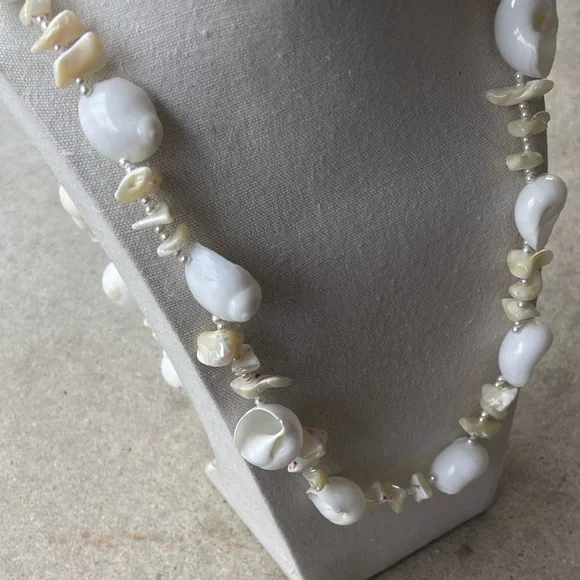 Vintage 1970s Shell Necklace Lei - Rare LARGE Round Shells Hawaiian Wedding